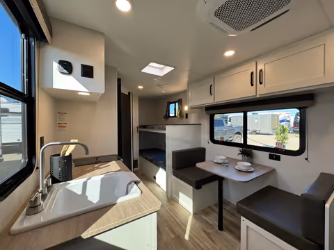 Details de la Venture Sienna Lite 2027