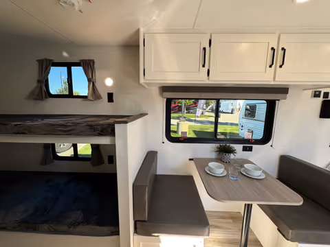 Venture Sienna Lite 170VBH 2027 - Dinette
